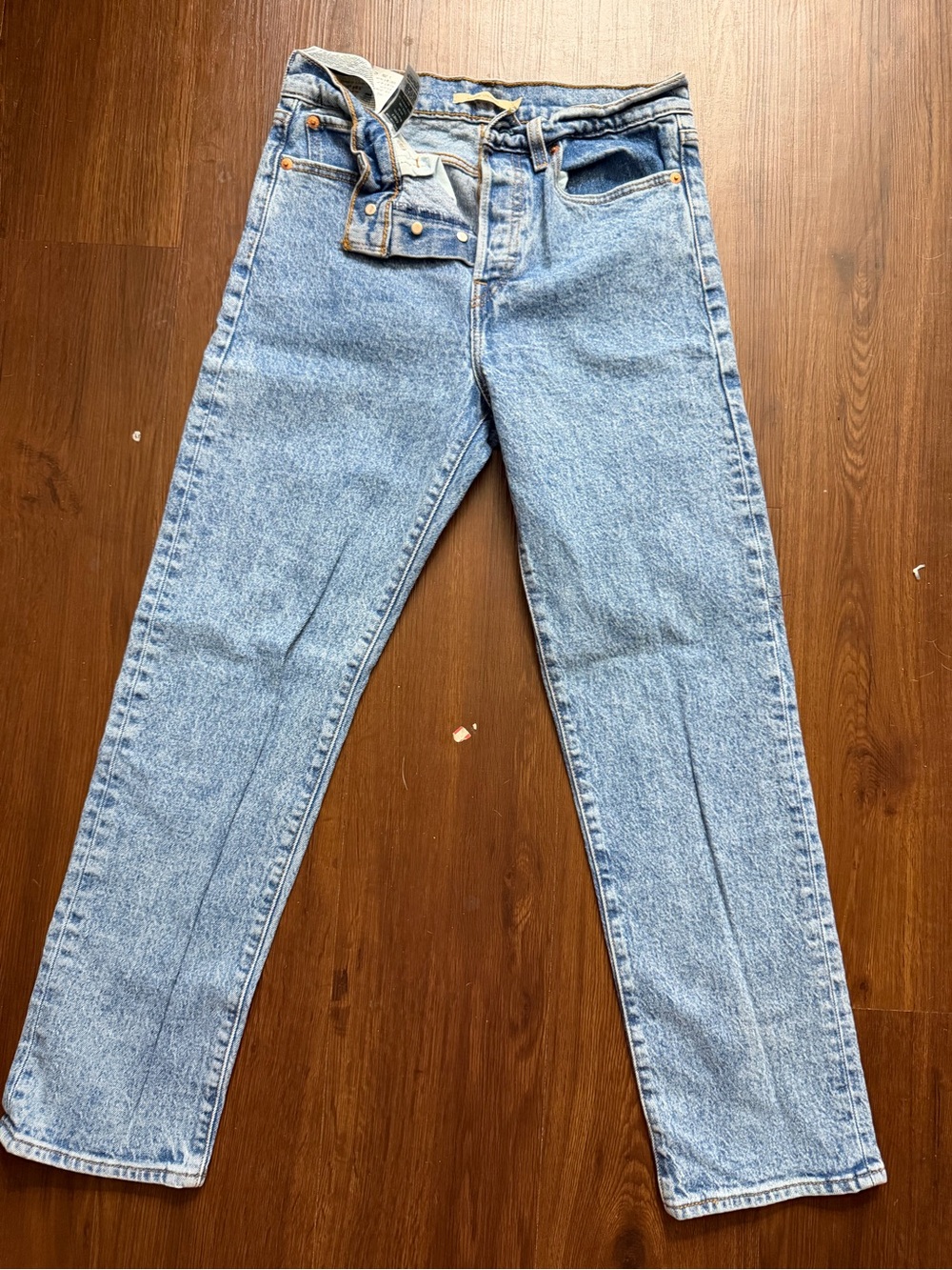 Levi’s Wedgie Straight High-Rise Light Wash Blue Mom Jeans